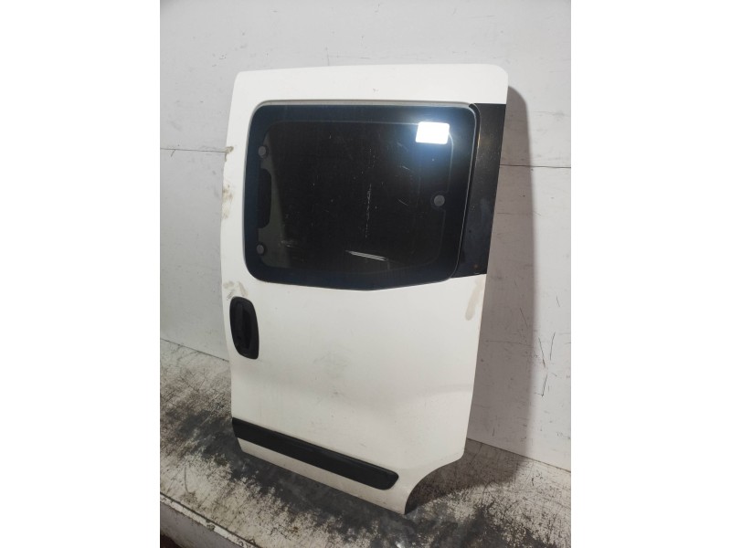 Recambio de puerta trasera izquierda para fiat fiorino básico referencia OEM IAM   
