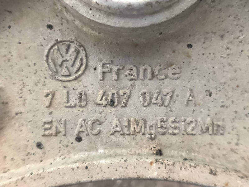 Recambio de brazo suspension inferior trasero derecho para volkswagen touareg (7la) tdi r5 referencia OEM IAM 7L0407047A  