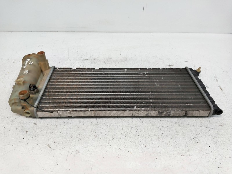 Recambio de radiador agua para fiat panda referencia OEM IAM 597654W0  