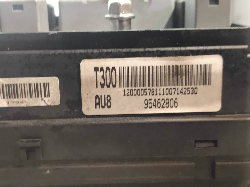 Recambio de caja reles / fusibles para chevrolet aveo berlina hatchback lt referencia OEM IAM 95462806 AU8 T300