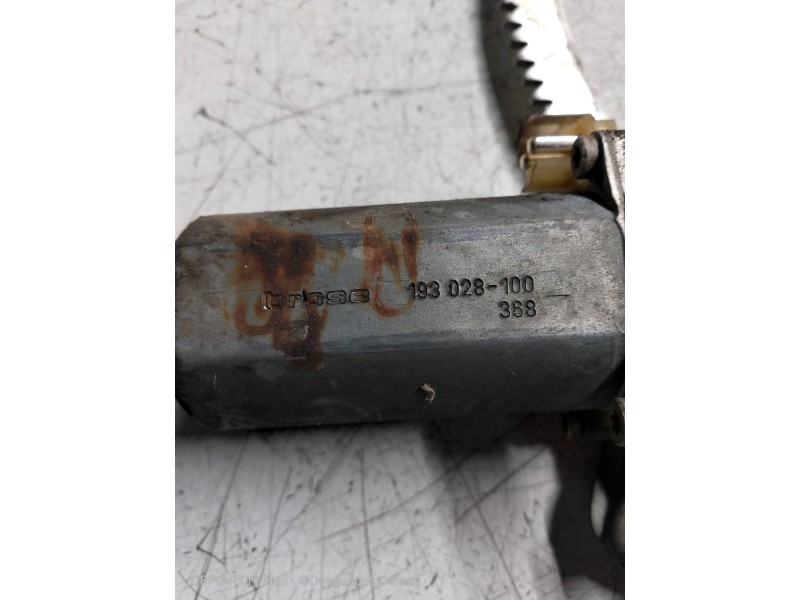 Recambio de elevalunas delantero derecho para mercedes clase c (w202) berlina 220 (202.022) referencia OEM IAM 193028100  4P