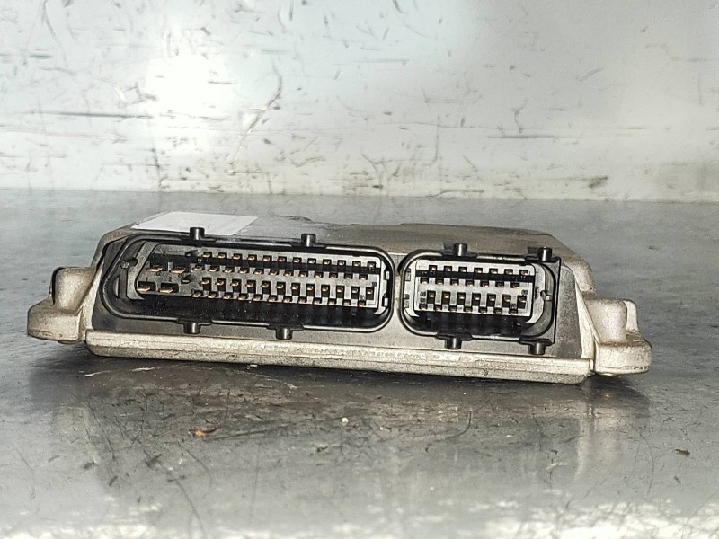 Recambio de centralita motor uce para volkswagen bora berlina (1j2) highline referencia OEM IAM 0261206176 071906018R 