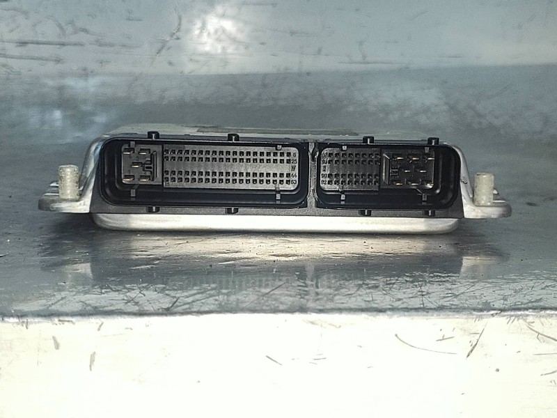 Recambio de centralita motor uce para volkswagen passat berlina (3b2) comfortline referencia OEM IAM 0281010305 038906019BK 