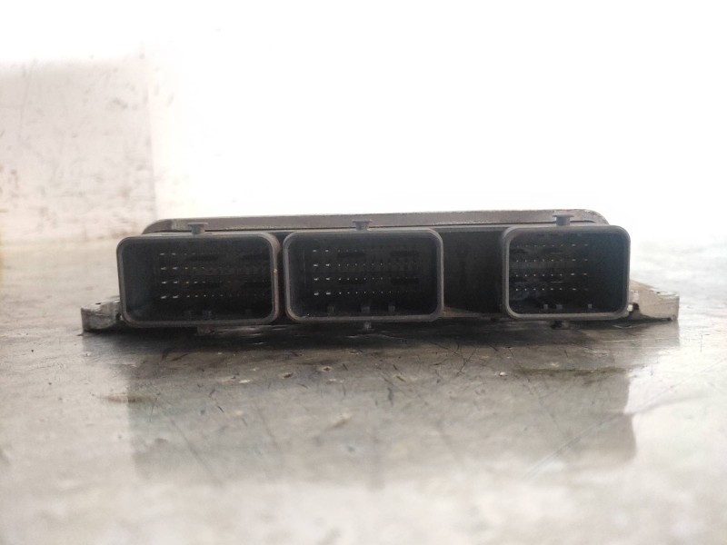 Recambio de centralita motor uce para renault clio iii 1.4 16v referencia OEM IAM 215854126B 8200461733 S3000 8200504593