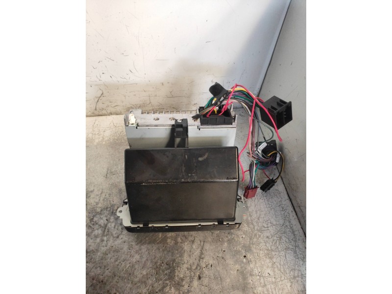 Recambio de sistema audio / radio cd para volkswagen caddy ka/kb (2c) kombi referencia OEM IAM 5K0035156 RCD210MP3 