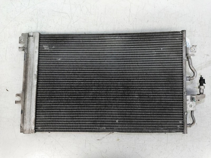 Recambio de condensador / radiador aire acondicionado para opel zafira b 1.8 16v referencia OEM IAM 13129192  