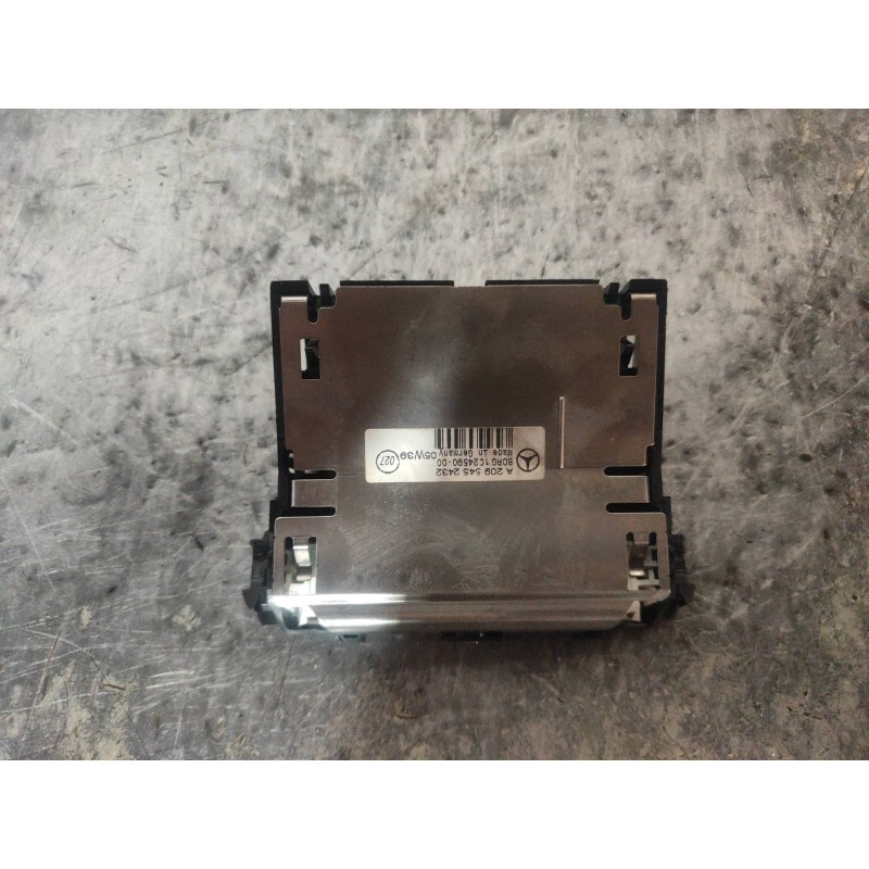 Recambio de pantalla multifuncion para mercedes clase c (w203) familiar c 320 t cdi (203.220) referencia OEM IAM A2095452432  