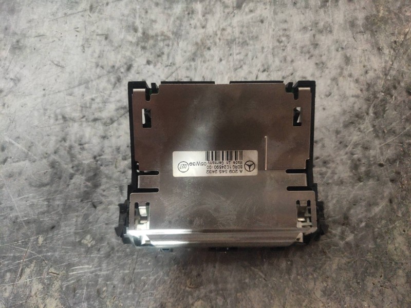 Recambio de pantalla multifuncion para mercedes clase c (w203) familiar c 320 t cdi (203.220) referencia OEM IAM A2095452432  