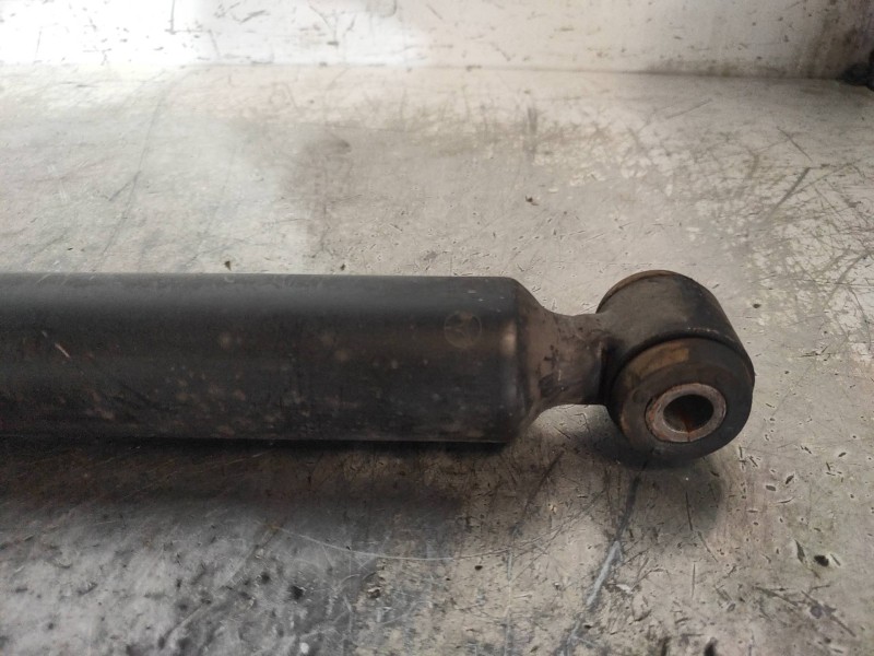 Recambio de amortiguador trasero izquierdo para mercedes clase c (w203) familiar c 320 t cdi (203.220) referencia OEM IAM 203326
