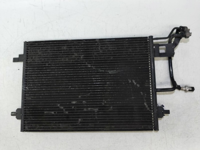 Recambio de condensador / radiador aire acondicionado para volkswagen passat berlina (3b2) 1.8 referencia OEM IAM 8D0260401H  