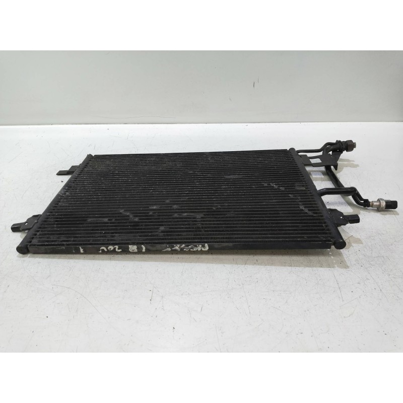 Recambio de condensador / radiador aire acondicionado para volkswagen passat berlina (3b2) 1.8 referencia OEM IAM 8D0260401H  