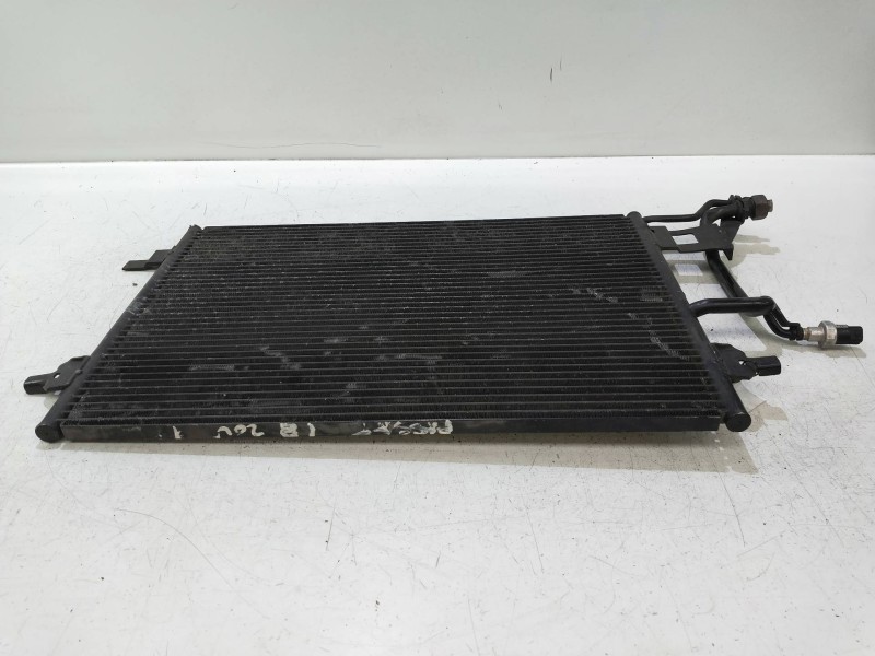 Recambio de condensador / radiador aire acondicionado para volkswagen passat berlina (3b2) 1.8 referencia OEM IAM 8D0260401H  