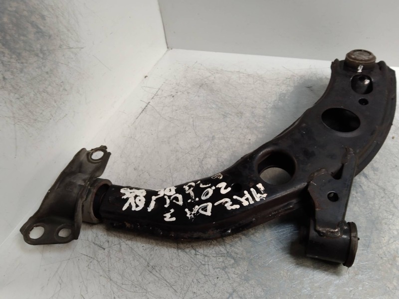 Recambio de brazo suspension inferior delantero derecho para mazda 626 berlina (gf) 2.0 turbodiesel cat referencia OEM IAM   