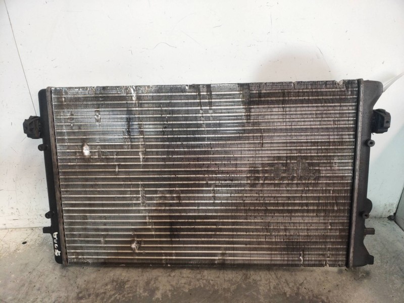 Recambio de radiador agua para volkswagen bora berlina (1j2) highline referencia OEM IAM 8MK376713781  