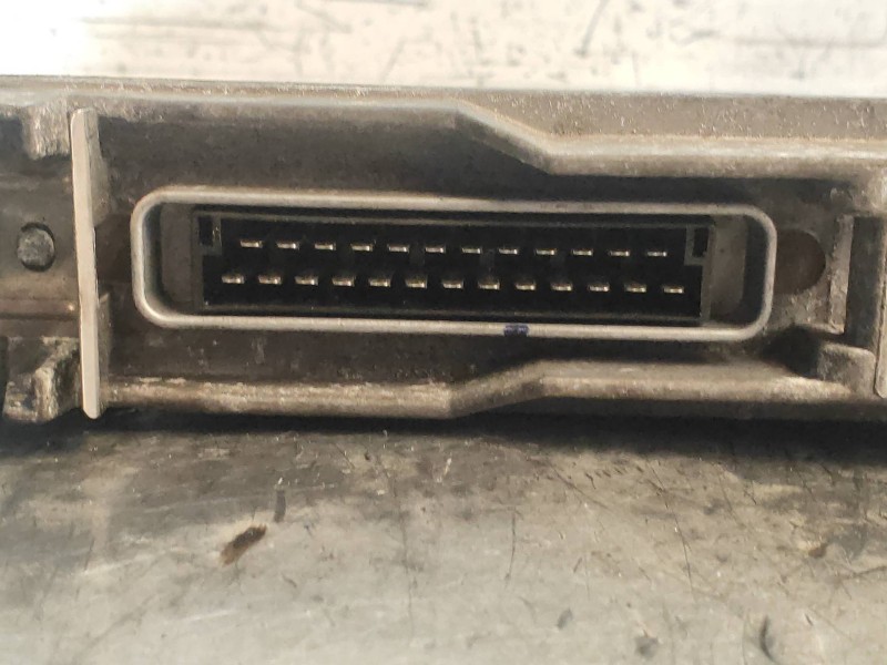 Recambio de centralita motor uce para renault megane i classic (la0) 1.9 dt rn referencia OEM IAM R04080001H 7700867275 77001049