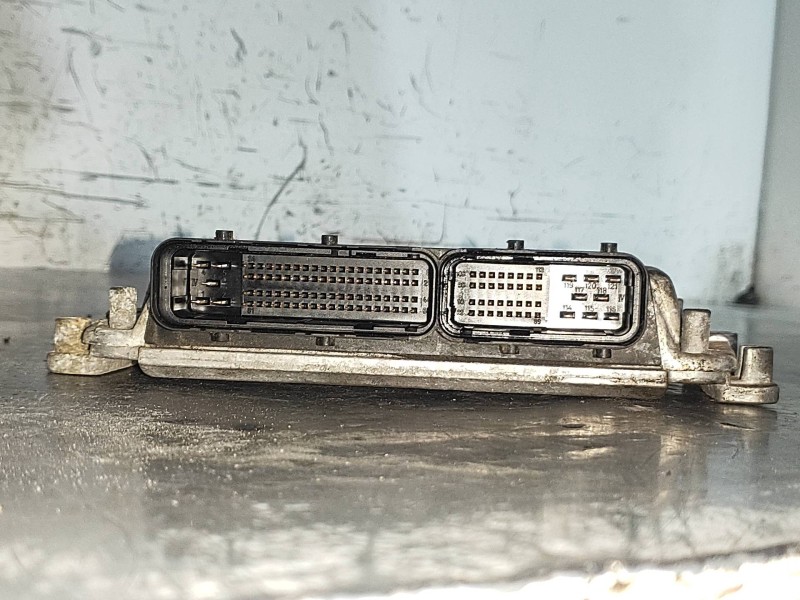 Recambio de centralita motor uce para chrysler voyager (rg) 2.5 crd se grand voyager referencia OEM IAM 0281011447 P04727667AC T