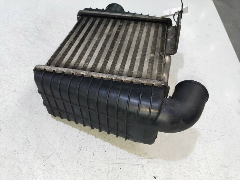 Recambio de intercooler para hyundai elantra referencia OEM IAM 2827027010  