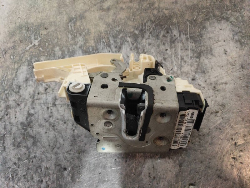 Recambio de motor cierre centralizado trasero derecho para lancia thema gold referencia OEM IAM P04589914AD  156054571