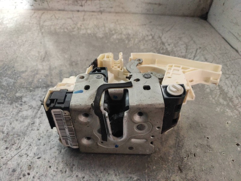 Recambio de motor cierre centralizado trasero izquierdo para lancia thema gold referencia OEM IAM P04589915AD  156054572