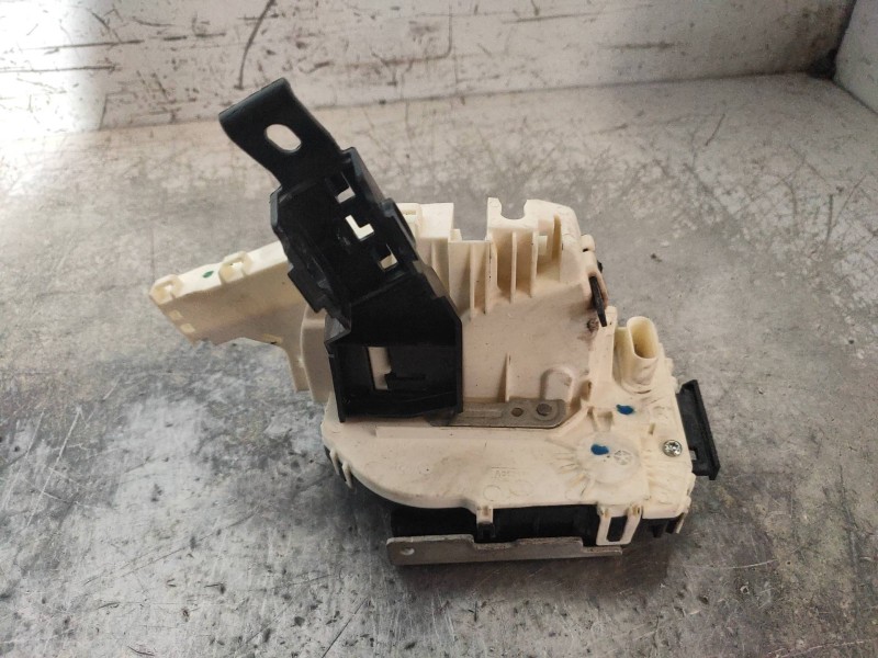 Recambio de motor cierre centralizado trasero izquierdo para lancia thema gold referencia OEM IAM P04589915AD  156054572