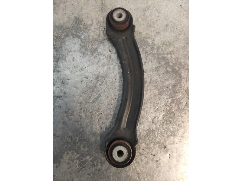 Recambio de brazo suspension superior trasero derecho para lancia thema gold referencia OEM IAM   