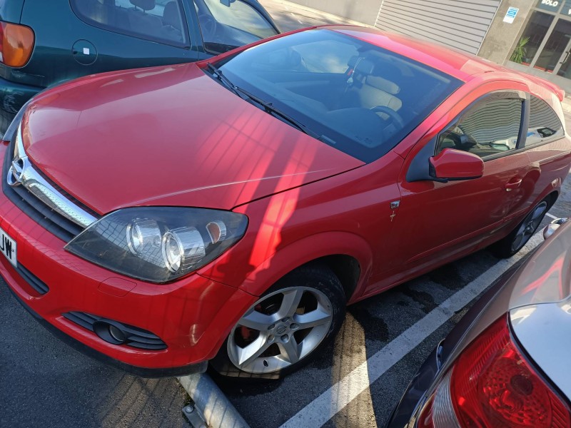 opel astra gtc del año 2006