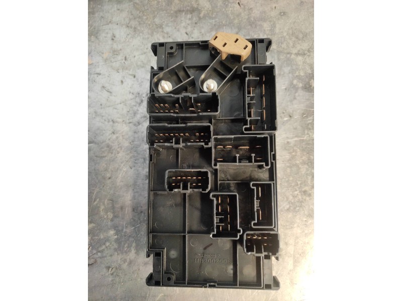 Recambio de caja reles / fusibles para subaru tribeca b9 3.0 cat referencia OEM IAM 82231XA00A  