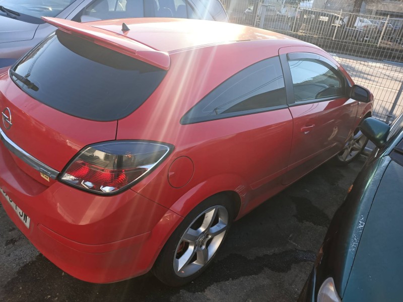 opel astra gtc del año 2006
