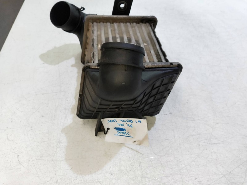 Recambio de intercooler para seat toledo (1l) 1.9 tdi referencia OEM IAM 1L0145805A 130020071F  Recambio de intercooler para seat toledo (1l) 1.9 tdi referencia OEM IAM 1L0145805A 130020071F