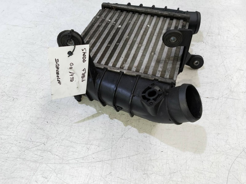 Recambio de intercooler para skoda fabia (6y2/6y3) 1.4 tdi referencia OEM IAM 6Q0145804A 862403N  Recambio de intercooler para skoda fabia (6y2/6y3) 1.4 tdi referencia OEM IAM 6Q0145804A 862403N