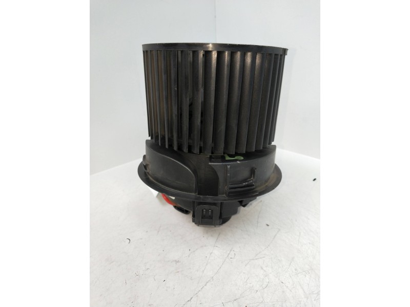 Recambio de motor calefaccion para dacia sandero 0.9 tce cat referencia OEM IAM 109038B 52AC 
