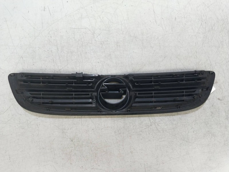 Recambio de rejilla delantera para opel zafira a 2.0 dti referencia OEM IAM   