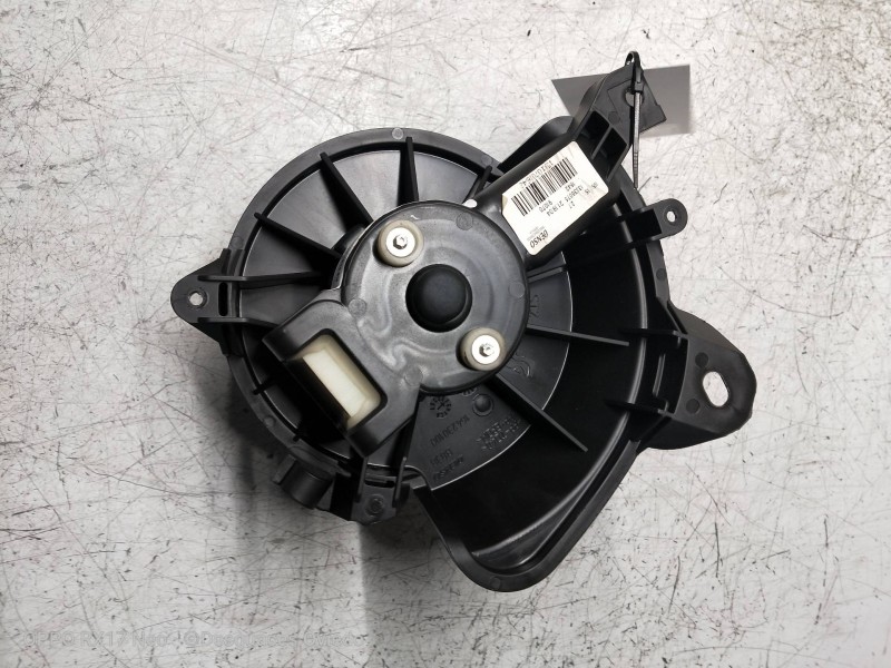 Recambio de motor calefaccion para opel corsa e 1.3 16v cdti referencia OEM IAM 13335075  