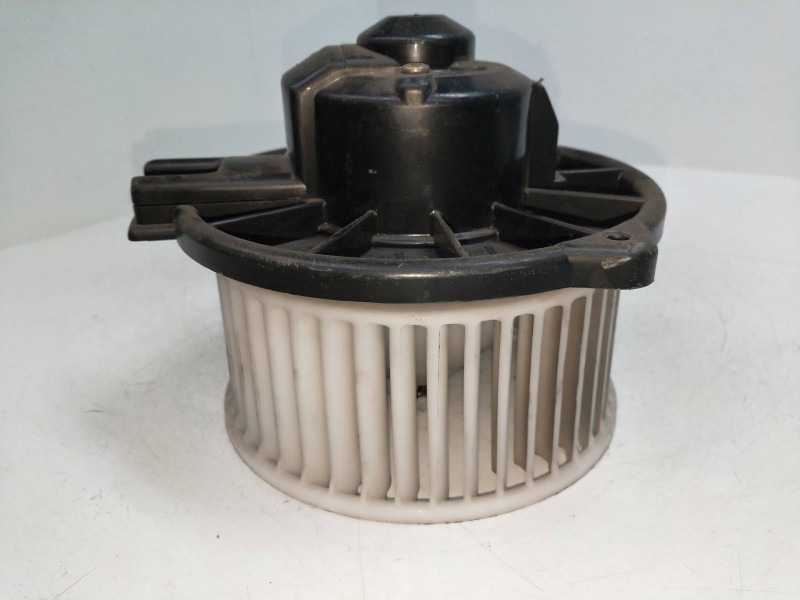 Recambio de motor calefaccion para mitsubishi galloper (hyundai) referencia OEM IAM 194000082110B   Recambio de motor calefaccion para mitsubishi galloper (hyundai) referencia OEM IAM 194000082110B