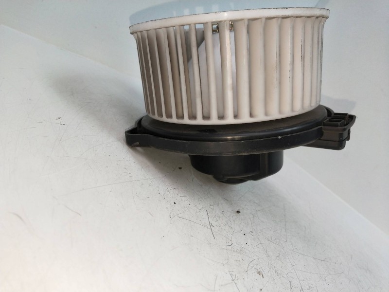 Recambio de motor calefaccion para mitsubishi galloper (hyundai) referencia OEM IAM 194000082110B   Recambio de motor calefaccion para mitsubishi galloper (hyundai) referencia OEM IAM 194000082110B