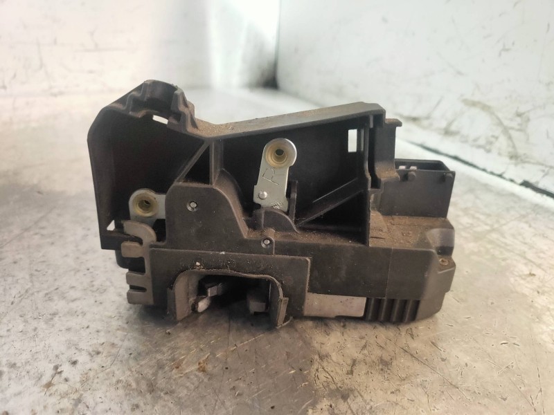 Recambio de motor cierre centralizado delantero derecho para renault trafic caja cerrada (ab 4.01) referencia OEM IAM 8200042171