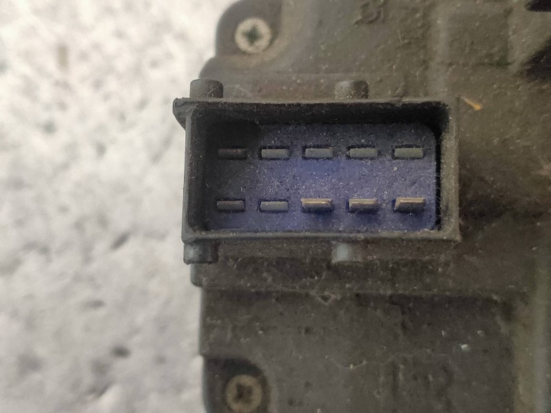Recambio de motor cierre centralizado delantero derecho para renault trafic caja cerrada (ab 4.01) referencia OEM IAM 8200042171