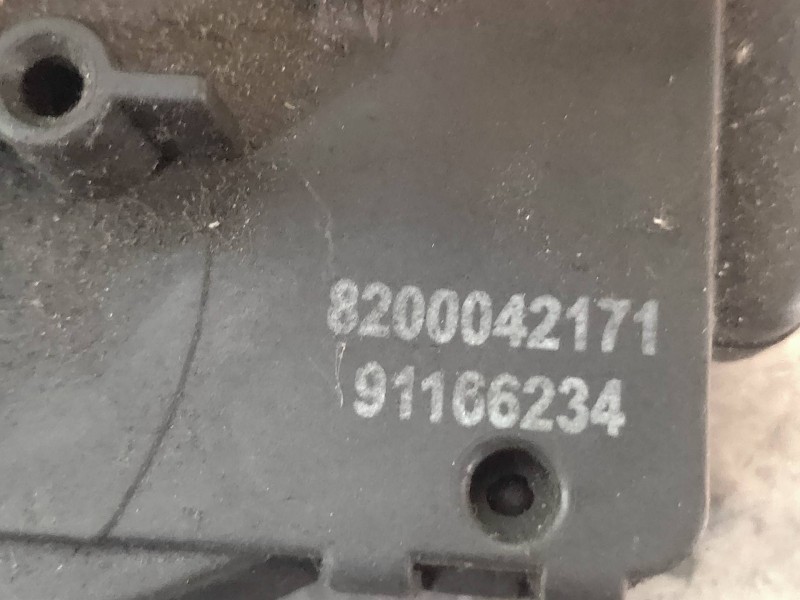 Recambio de motor cierre centralizado delantero derecho para renault trafic caja cerrada (ab 4.01) referencia OEM IAM 8200042171