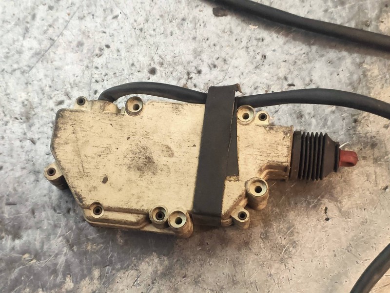 Recambio de motor cierre centralizado delantero derecho para ford sierra berlina 2.0 (ohc) referencia OEM IAM    Recambio de motor cierre centralizado delantero derecho para ford sierra berlina 2.0 (ohc) referencia OEM IAM