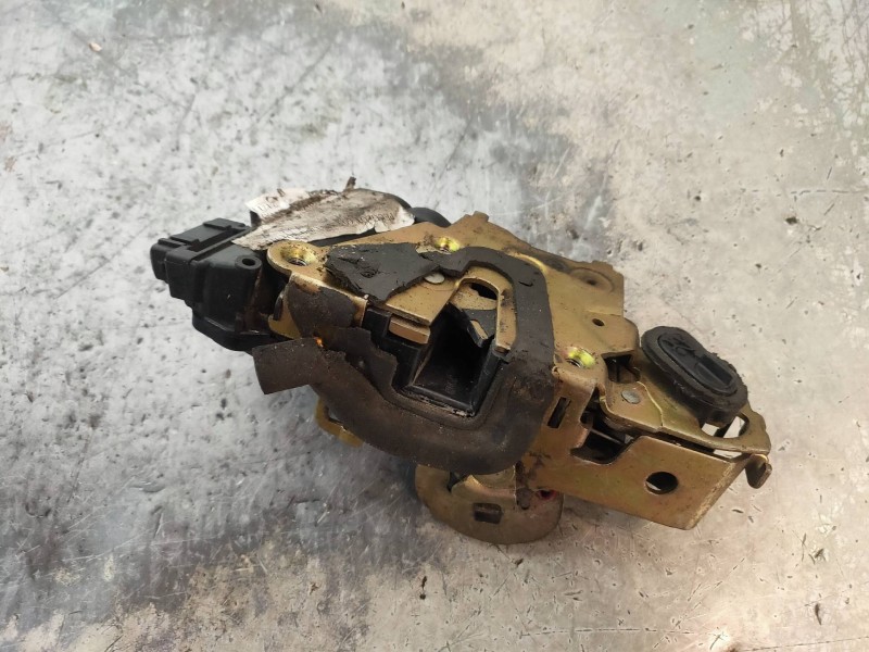 Recambio de motor cierre centralizado trasero izquierdo para peugeot 605 3.0 v6 cat referencia OEM IAM   