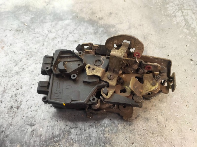 Recambio de motor cierre centralizado trasero izquierdo para peugeot 605 3.0 v6 cat referencia OEM IAM   