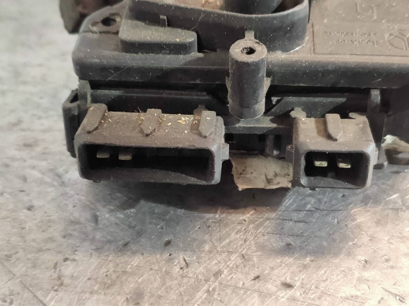 Recambio de motor cierre centralizado trasero izquierdo para peugeot 605 3.0 v6 cat referencia OEM IAM   