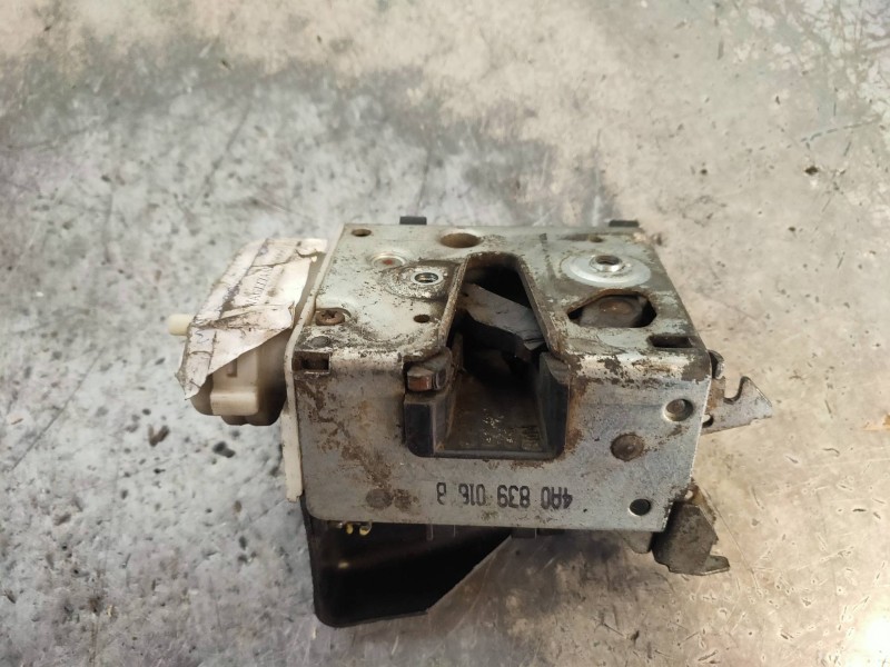 Recambio de motor cierre centralizado trasero derecho para audi 100 berlina (c4) 2.5 tdi referencia OEM IAM 4A0839016B   Recambio de motor cierre centralizado trasero derecho para audi 100 berlina (c4) 2.5 tdi referencia OEM IAM 4A0839016B
