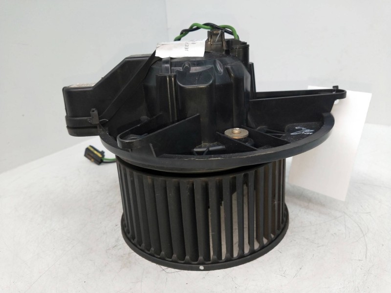 Recambio de motor calefaccion para jeep gr. cherokee (wh) 3.0 crd overland referencia OEM IAM 939740F  