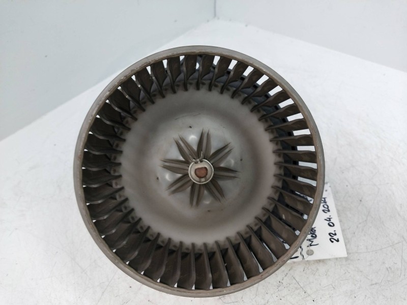 Recambio de motor calefaccion para kia carnival 2.9 turbodiesel cat referencia OEM IAM 03361102  