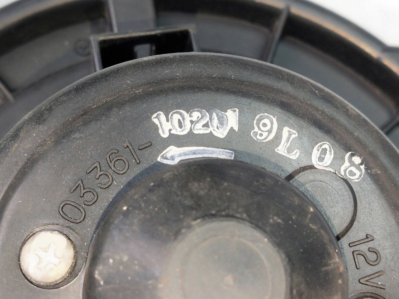 Recambio de motor calefaccion para kia carnival 2.9 turbodiesel cat referencia OEM IAM 03361102  