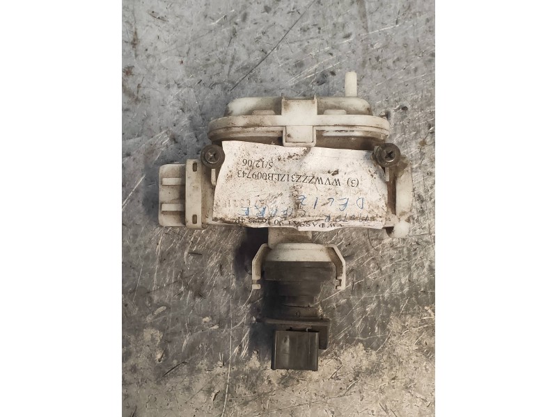 Recambio de motor cierre centralizado delantero izquierdo para volkswagen passat berlina (312) referencia OEM IAM   