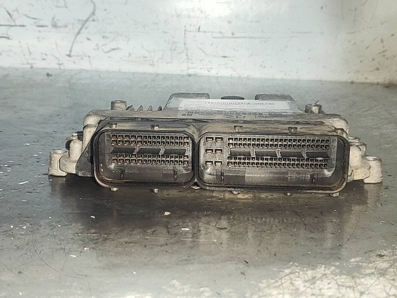 Recambio de centralita motor uce para opel astra h berlina 1.7 16v cdti referencia OEM IAM 0281011943 55556829 ZH 8973785711