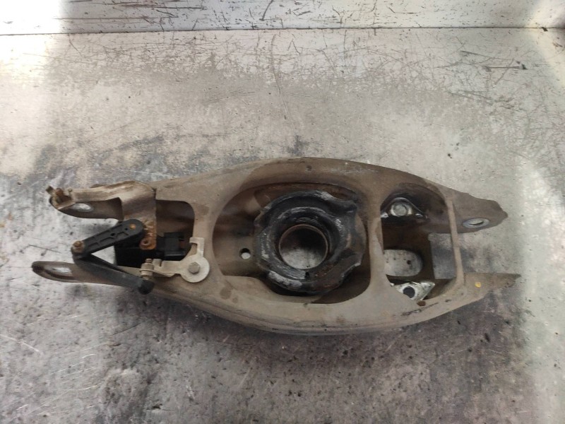 Recambio de brazo suspension inferior trasero izquierdo para bmw serie 3 touring (e91) 320d referencia OEM IAM   