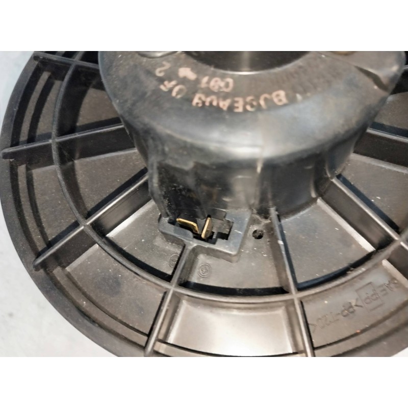 Recambio de motor calefaccion para mazda 323 berlina f/s (bj) 2.0 turbodiesel referencia OEM IAM 89400000812  